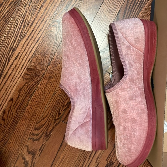 Foamtread new in box womens slippers size 10 m with tags. Velcro closure. Pink. - Picture 5 of 10